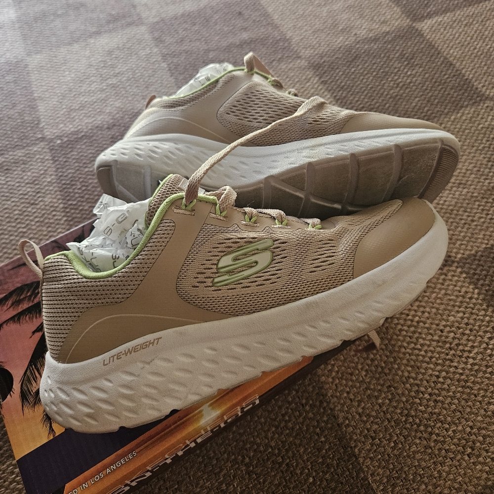 Skechers  Fresh Foam Sneakers,size 6